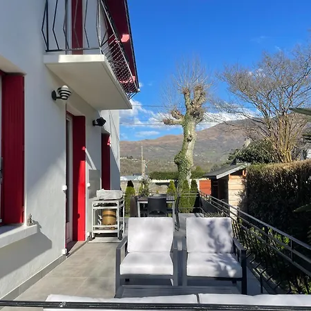 Grande Maison Dans Les Pyrenees בית נופש