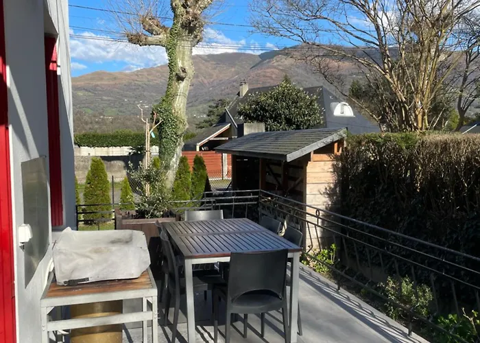 Grande Maison Dans Les Pyrenees 펜션 *