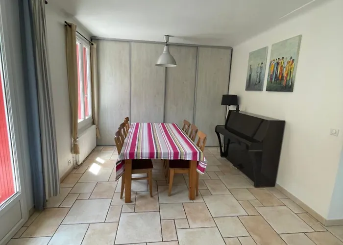 Grande Maison Dans Les Pyrenees 펜션 아르젤레가조스트