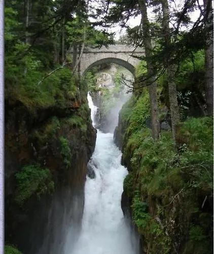 Grande Maison Dans Les Pyrenees 펜션 *