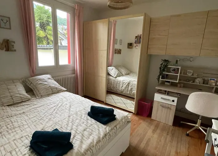 Grande Maison Dans Les Pyrenees 펜션 *